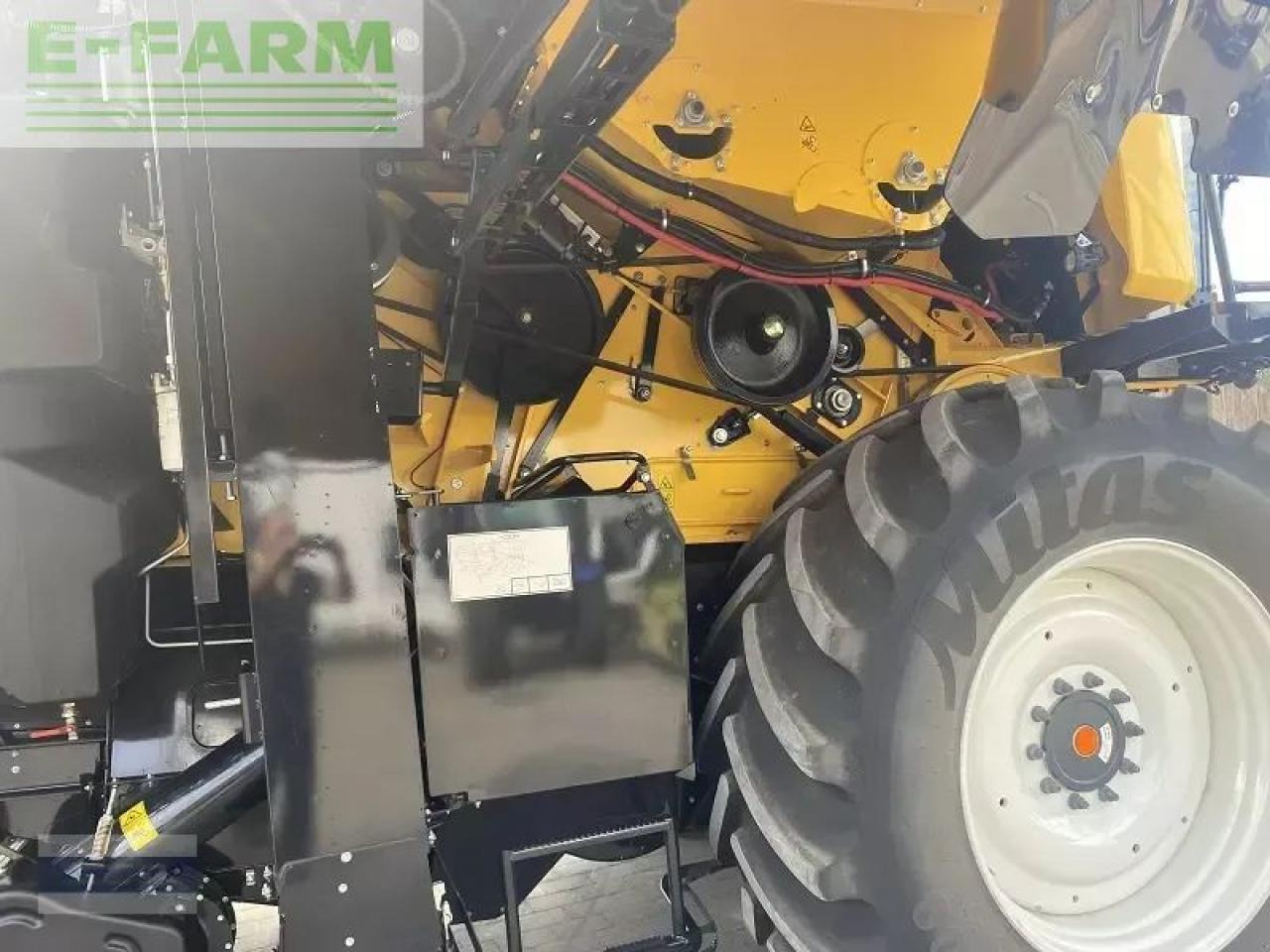 Kombinovani kombajn New Holland cx 8.90: slika 11