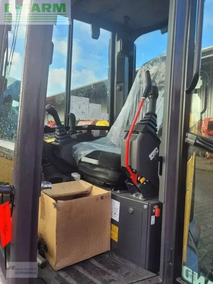 New Holland e55d - Mini bager: slika 2 New Holland e55d - Mini bager: slika 2