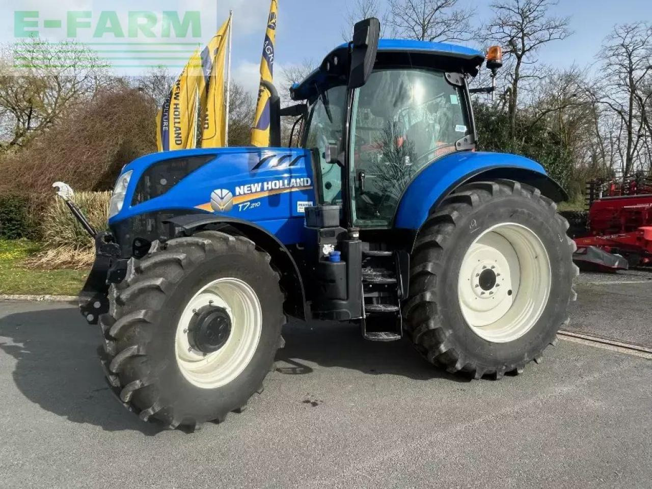 New Holland t7.210 classic - Traktor: slika 1 New Holland t7.210 classic - Traktor: slika 1