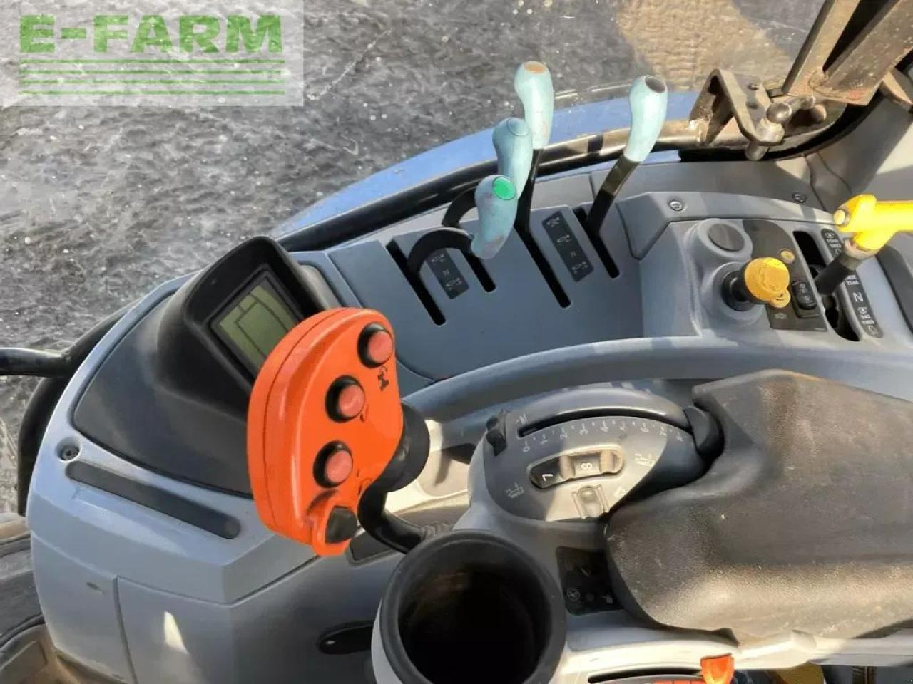 New Holland t7.210 rc s5 - Traktor: slika 4 New Holland t7.210 rc s5 - Traktor: slika 4