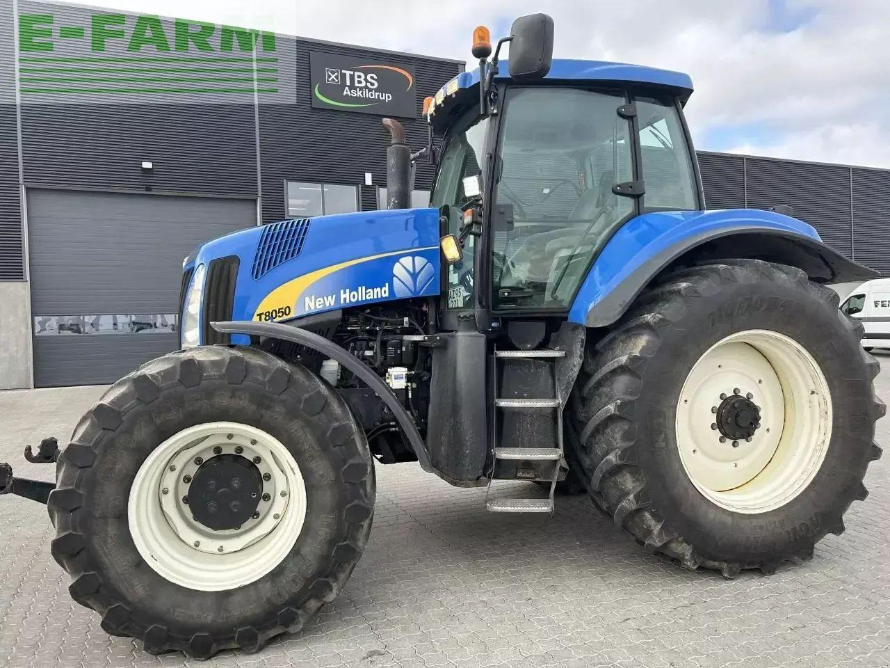 New Holland t8050 - Traktor: slika 1 New Holland t8050 - Traktor: slika 1