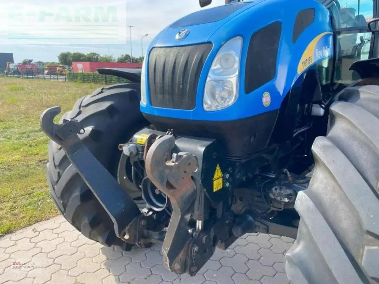 New Holland tvt 195 mit frontzapfwelle - Traktor: slika 2 New Holland tvt 195 mit frontzapfwelle - Traktor: slika 2