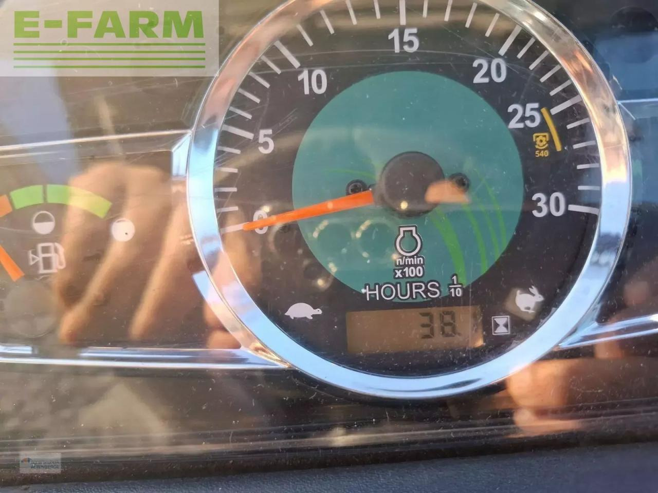 Traktor Solis 26 hst mit fahrerkabine und frontlader: slika 12 Traktor Solis 26 hst mit fahrerkabine und frontlader: slika 12