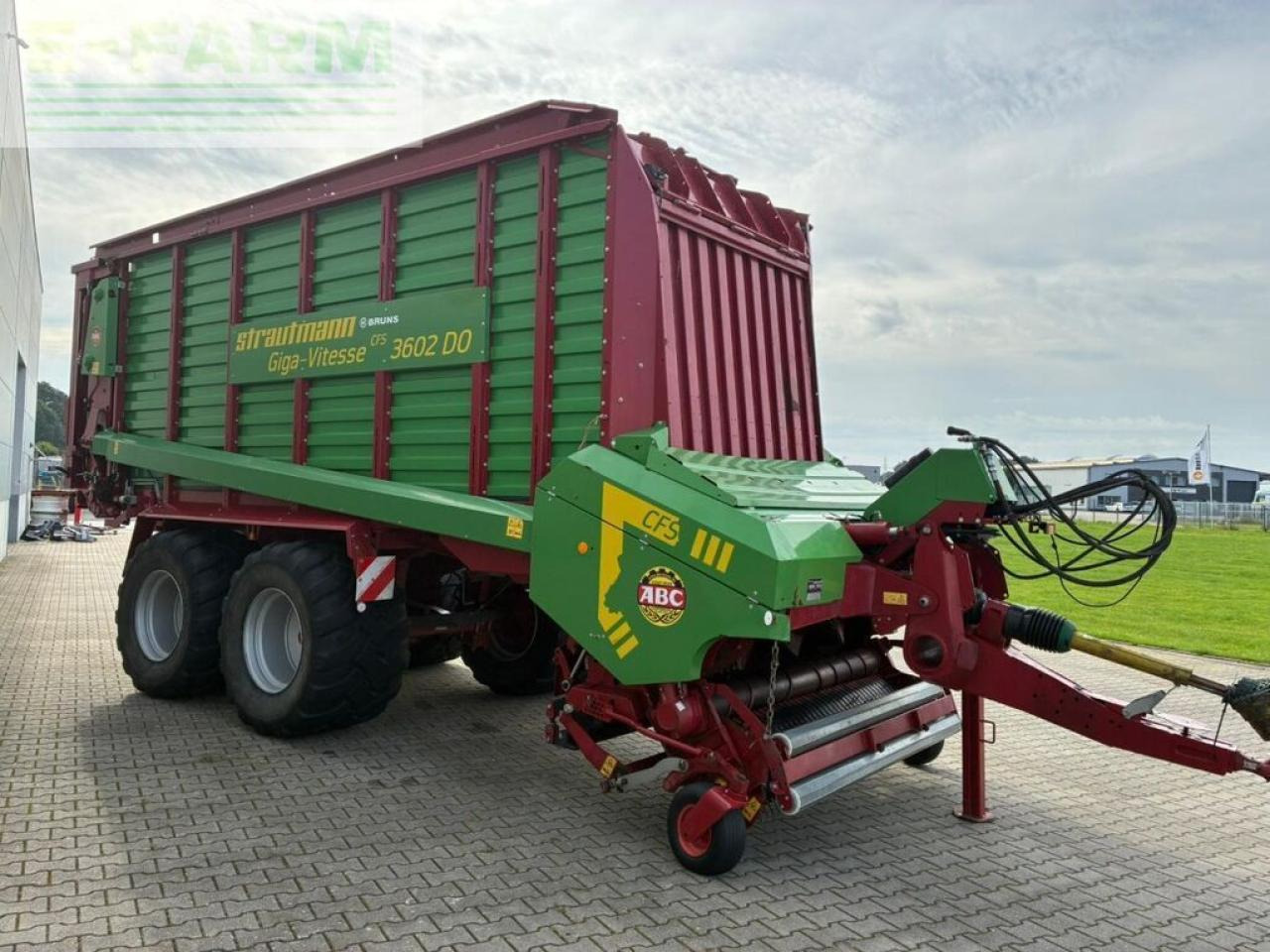 Strautmann giga-vitesse cfs 3602 do - Traktorska prikolica za farmu/ Kiper: slika 4 Strautmann giga-vitesse cfs 3602 do - Traktorska prikolica za farmu/ Kiper: slika 4