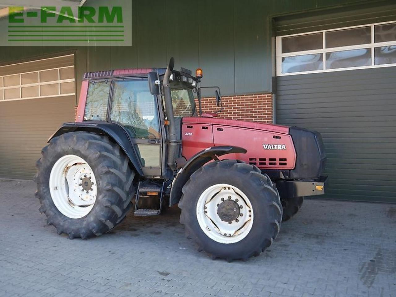 Valtra 8450 - Traktor: slika 1 Valtra 8450 - Traktor: slika 1