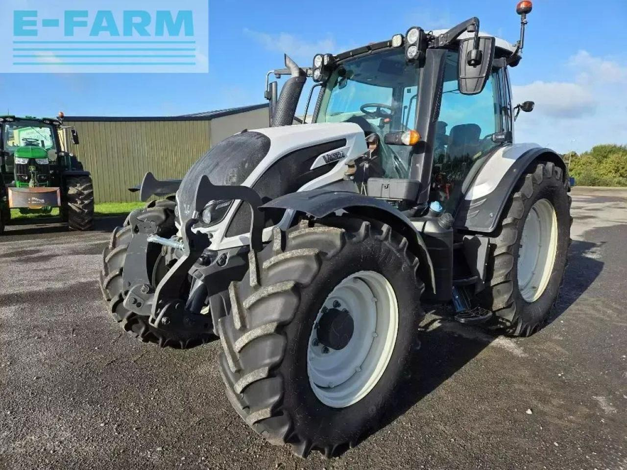 Valtra n124 hitech h5 HiTech - Traktor: slika 1 Valtra n124 hitech h5 HiTech - Traktor: slika 1