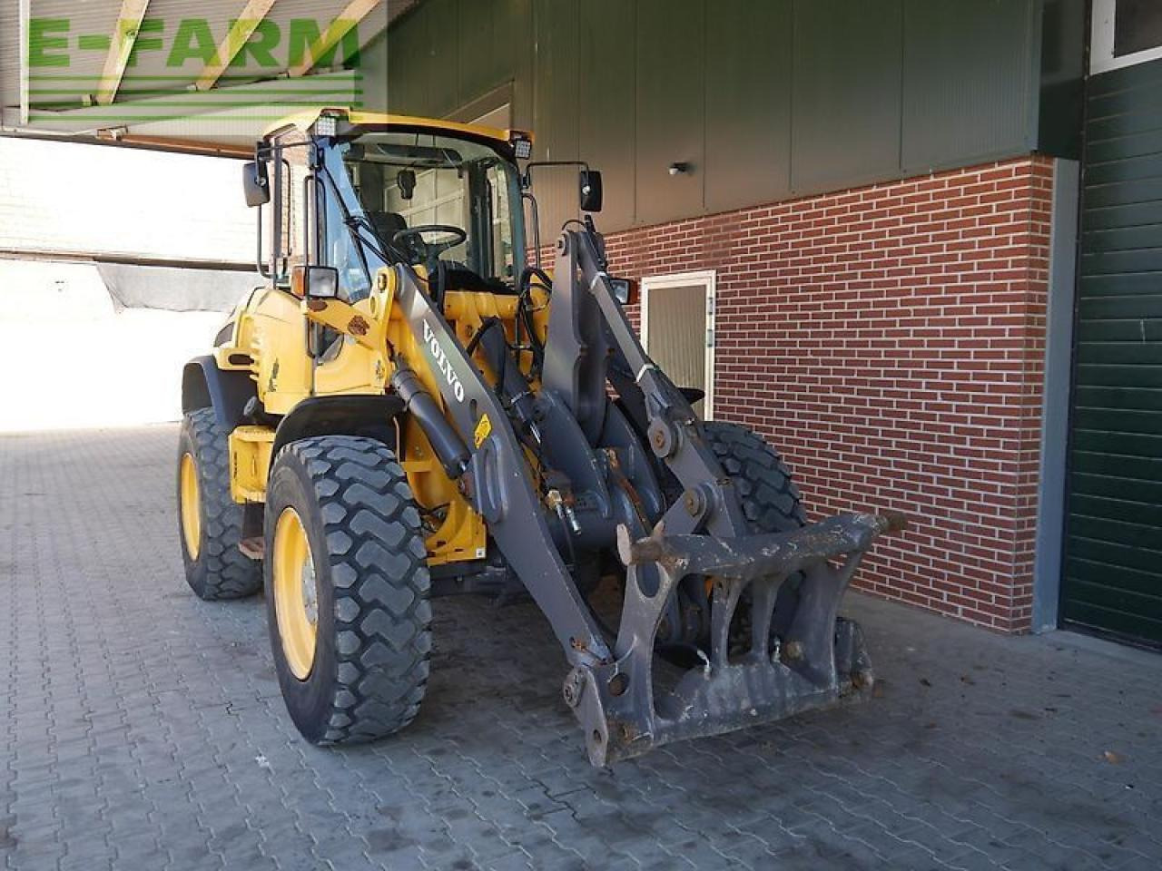 Volvo l45f - Mini bager: slika 2 Volvo l45f - Mini bager: slika 2