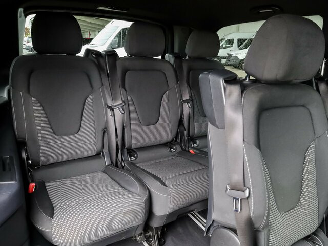 MERCEDES-BENZ EQV 300 ang,8Sitzer,2xSchiebetür,360°Kamera... - Putnički kombi, Električno dostavno vozilo: slika 4 MERCEDES-BENZ EQV 300 ang,8Sitzer,2xSchiebetür,360°Kamera... - Putnički kombi, Električno dostavno vozilo: slika 4