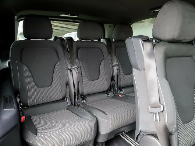 MERCEDES-BENZ EQV 300 lang,8Sitzer,2xSchiebetür,360°Kamera... - Minibus, Električni autobus: slika 4 MERCEDES-BENZ EQV 300 lang,8Sitzer,2xSchiebetür,360°Kamera... - Minibus, Električni autobus: slika 4