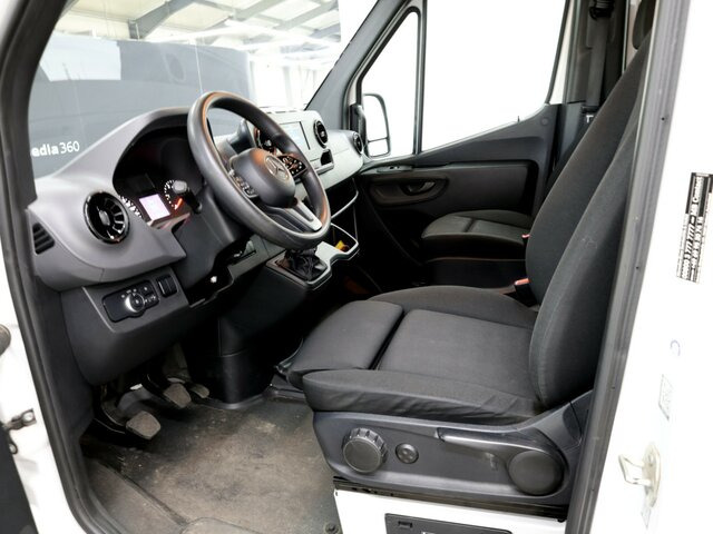 MERCEDES-BENZ Sprinter 314 CDI DOKA,Allrad,Standheizung - Dostavno vozilo s ravnom platformom, Dostavno vozilo sa duplom kabinom: slika 2 MERCEDES-BENZ Sprinter 314 CDI DOKA,Allrad,Standheizung - Dostavno vozilo s ravnom platformom, Dostavno vozilo sa duplom kabinom: slika 2