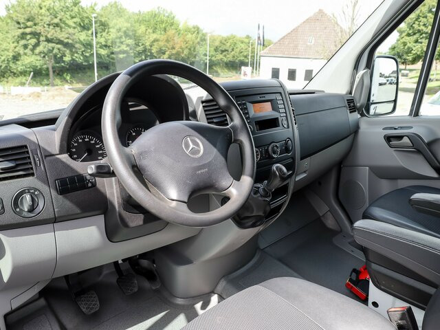 MERCEDES-BENZ Sprinter 316CDI DOKA,Allrad,Klima,Standhzg. - Dostavno vozilo s ravnom platformom, Dostavno vozilo sa duplom kabinom: slika 4 MERCEDES-BENZ Sprinter 316CDI DOKA,Allrad,Klima,Standhzg. - Dostavno vozilo s ravnom platformom, Dostavno vozilo sa duplom kabinom: slika 4