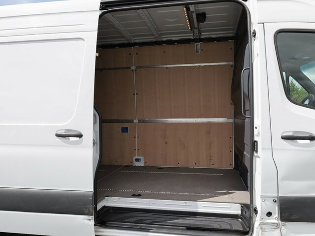 MERCEDES-BENZ Sprinter 317 Maxi,9GTronic,MBUX,Kamera,LED - Furgon: slika 2 MERCEDES-BENZ Sprinter 317 Maxi,9GTronic,MBUX,Kamera,LED - Furgon: slika 2