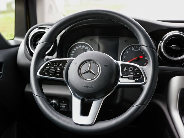 MERCEDES-BENZ T 180 Progressive,AHK,LED,Navi,Kamera,Tempomat - Putnički kombi: slika 5 MERCEDES-BENZ T 180 Progressive,AHK,LED,Navi,Kamera,Tempomat - Putnički kombi: slika 5
