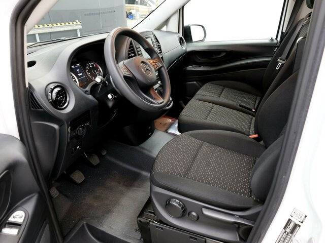 MERCEDES-BENZ Vito 114 Mixto,6 Sitzer,Klima,Navi,Tempomat... - Mali kombi: slika 2 MERCEDES-BENZ Vito 114 Mixto,6 Sitzer,Klima,Navi,Tempomat... - Mali kombi: slika 2
