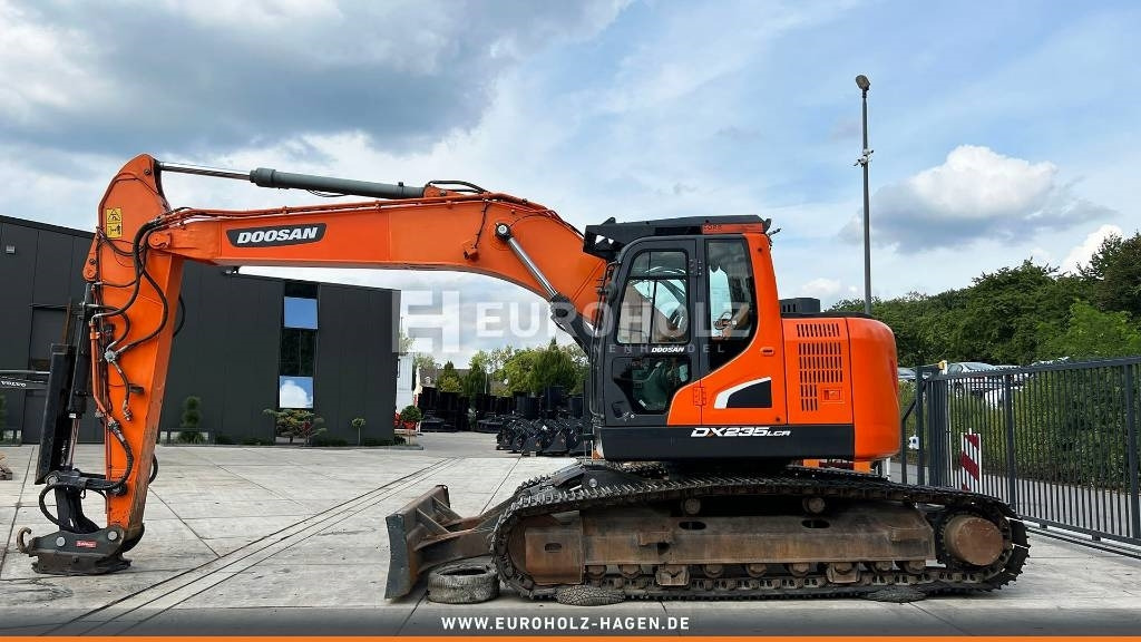 Doosan Kettenbagger DX 235 LCR-5, hyd. SW OilQuick 70-55 - Bager guseničar: slika 3 Doosan Kettenbagger DX 235 LCR-5, hyd. SW OilQuick 70-55 - Bager guseničar: slika 3