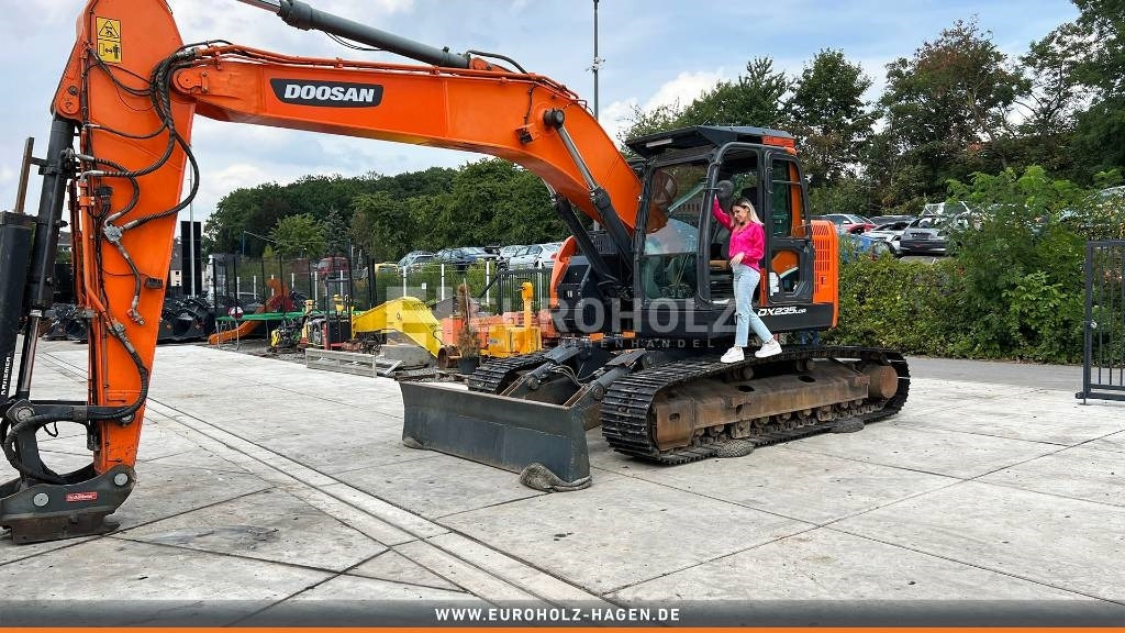 Doosan Kettenbagger DX 235 LCR-5, hyd. SW OilQuick 70-55 - Bager guseničar: slika 2 Doosan Kettenbagger DX 235 LCR-5, hyd. SW OilQuick 70-55 - Bager guseničar: slika 2