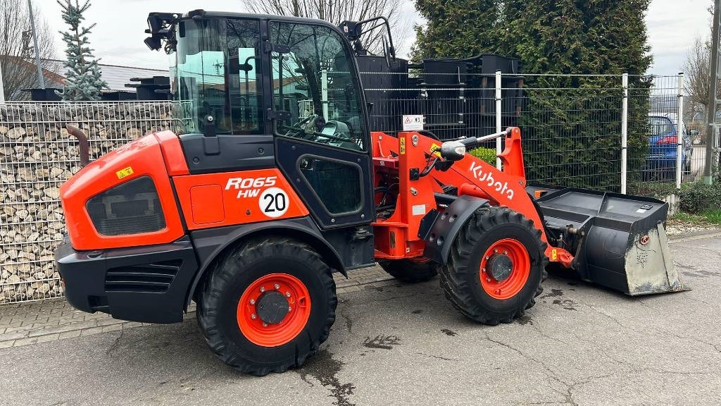 Utovarivač točkaš Kubota R 065, Radlader, hydr. Schnellwechsler, Schaufel: slika 16