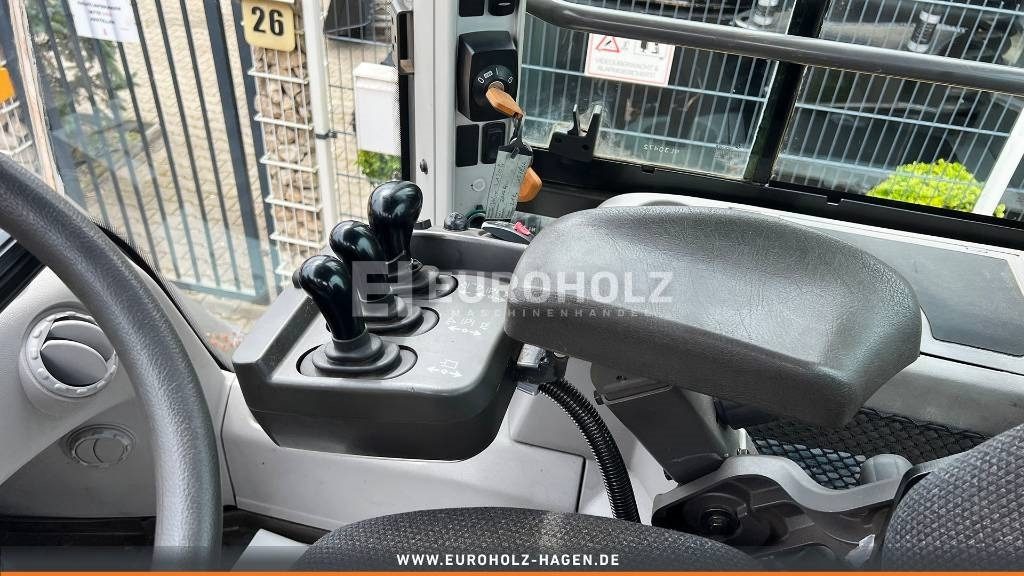 Utovarivač točkaš Volvo L 120 G mit Klima und SW, Reifen und Schaufel Neu: slika 19 Utovarivač točkaš Volvo L 120 G mit Klima und SW, Reifen und Schaufel Neu: slika 19