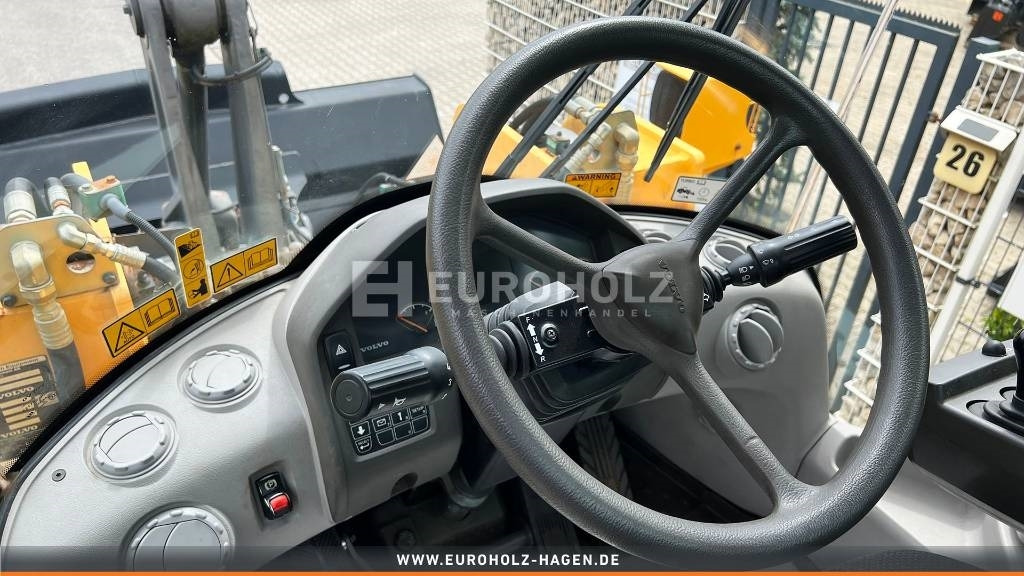 Utovarivač točkaš Volvo L 120 G mit Klima und SW, Reifen und Schaufel Neu: slika 16 Utovarivač točkaš Volvo L 120 G mit Klima und SW, Reifen und Schaufel Neu: slika 16