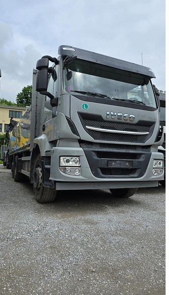 Iveco Stralis 6x2 Baustoffpritsche mit Hiab 228-E5 Kran - Kamion sa tovarnim sandukom: slika 2 Iveco Stralis 6x2 Baustoffpritsche mit Hiab 228-E5 Kran - Kamion sa tovarnim sandukom: slika 2