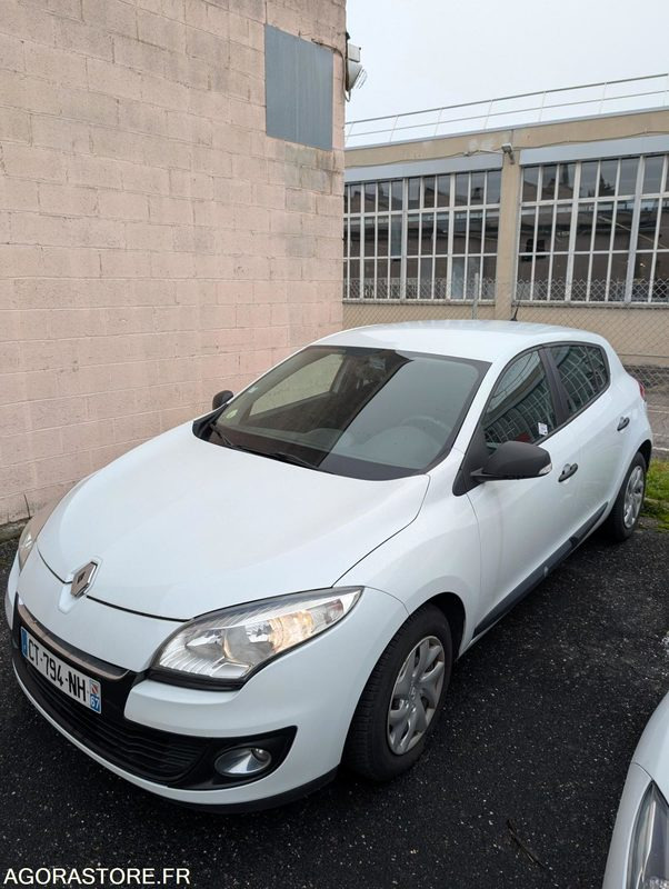 BERLINE MEGANE RENAULT 1.5 DCI BON ETAT 5 PLACES 200 010 KM - Automobil: slika 3 BERLINE MEGANE RENAULT 1.5 DCI BON ETAT 5 PLACES 200 010 KM - Automobil: slika 3