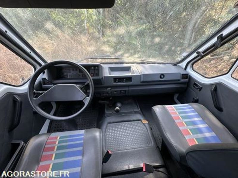 BIBLIOBUS RENAULT MASTER - 1992 - 86490KM - 6998GA2B - Furgon: slika 4 BIBLIOBUS RENAULT MASTER - 1992 - 86490KM - 6998GA2B - Furgon: slika 4