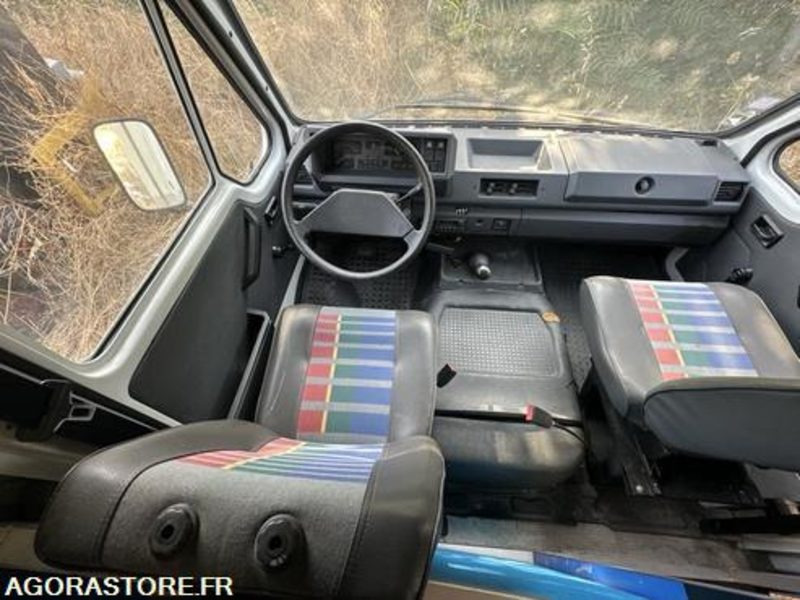 BIBLIOBUS RENAULT MASTER - 1992 - 86490KM - 6998GA2B - Furgon: slika 2 BIBLIOBUS RENAULT MASTER - 1992 - 86490KM - 6998GA2B - Furgon: slika 2