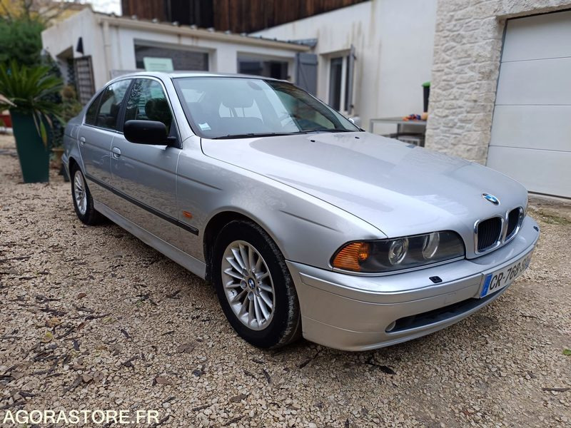 BMW SERIE 5 525i 2.5 i 192CH BOITE AUTOMATIQUE - 2001 - 212000KMS - Automobil: slika 3 BMW SERIE 5 525i 2.5 i 192CH BOITE AUTOMATIQUE - 2001 - 212000KMS - Automobil: slika 3
