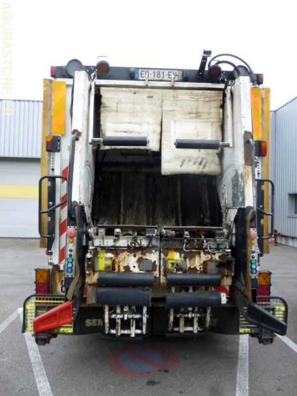 BOM ECONIC MERCEDES CABINE TYPE BUS 2007 4 places 247550kms - Kamion za smeće: slika 2 BOM ECONIC MERCEDES CABINE TYPE BUS 2007 4 places 247550kms - Kamion za smeće: slika 2