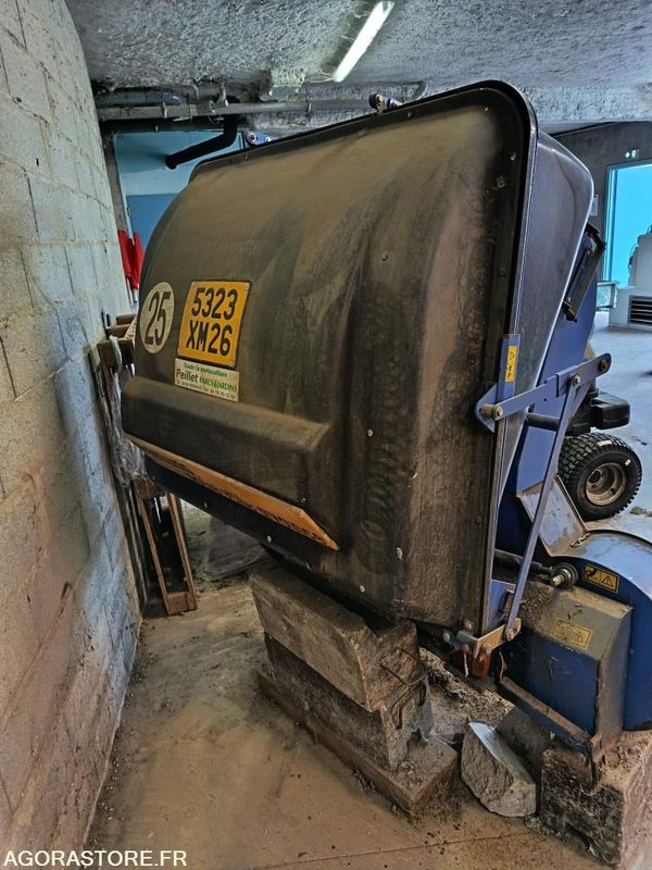 Bac de ramassage ISEKI - Baštenska oprema: slika 3 Bac de ramassage ISEKI - Baštenska oprema: slika 3