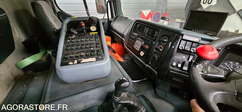 Balayeuse SCARAB MAJOR/Renault DK485AH Non roulant (Vente uniquement Export) - Autočistilica: slika 3 Balayeuse SCARAB MAJOR/Renault DK485AH Non roulant (Vente uniquement Export) - Autočistilica: slika 3