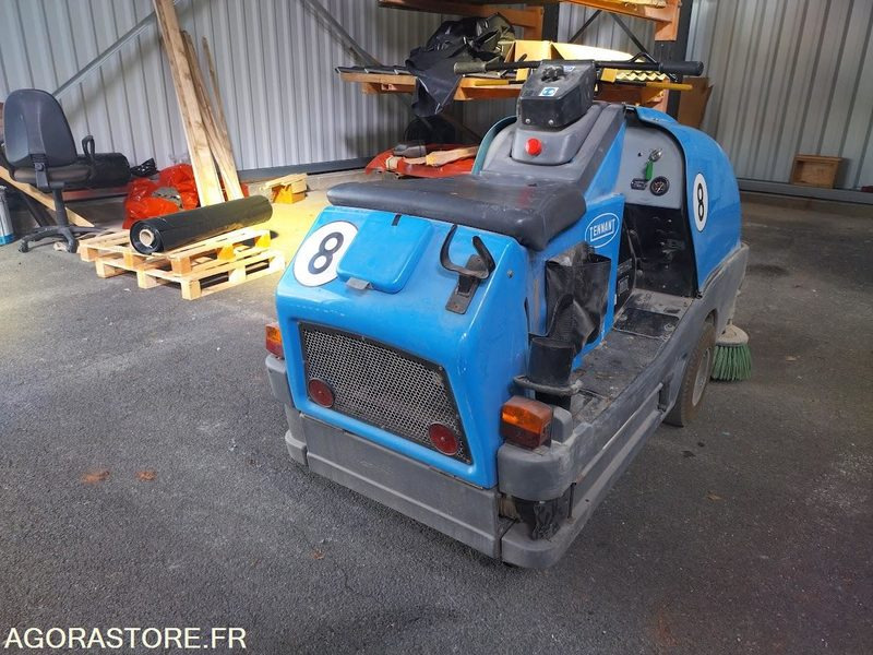 Balayeuse aspiratrice de trottoirs TENNANT LITTER HAWK 4100 - Autočistilica: slika 2 Balayeuse aspiratrice de trottoirs TENNANT LITTER HAWK 4100 - Autočistilica: slika 2