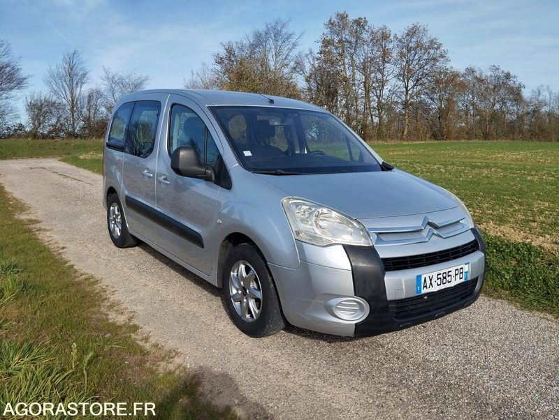CITROEN BERLINGO COMBISPACE 1.6 HDI 110 DIESEL - 5 PLACES - ANNÉE 2009 - Automobil: slika 2 CITROEN BERLINGO COMBISPACE 1.6 HDI 110 DIESEL - 5 PLACES - ANNÉE 2009 - Automobil: slika 2