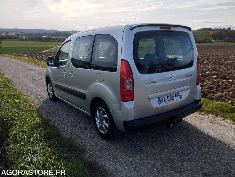 CITROEN BERLINGO COMBISPACE 1.6 HDI 110 DIESEL - 5 PLACES - ANNÉE 2009 - Automobil: slika 5 CITROEN BERLINGO COMBISPACE 1.6 HDI 110 DIESEL - 5 PLACES - ANNÉE 2009 - Automobil: slika 5