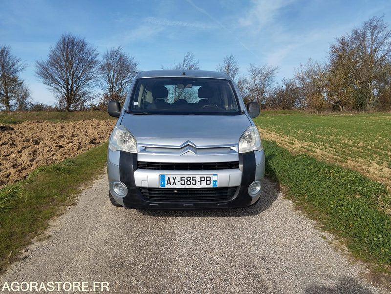 CITROEN BERLINGO COMBISPACE 1.6 HDI 110 DIESEL - 5 PLACES - ANNÉE 2009 - Automobil: slika 3 CITROEN BERLINGO COMBISPACE 1.6 HDI 110 DIESEL - 5 PLACES - ANNÉE 2009 - Automobil: slika 3