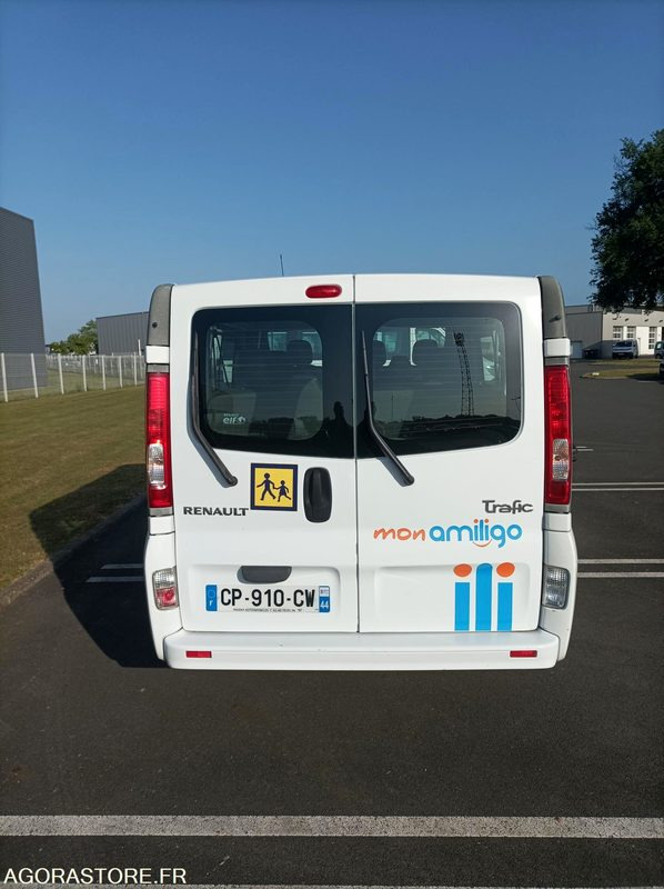 CP-910-CW - Roulant - RENAULT TRAFIC - VP - 9 Places - 308 000 Kms - Minibus, Putnički kombi: slika 5 CP-910-CW - Roulant - RENAULT TRAFIC - VP - 9 Places - 308 000 Kms - Minibus, Putnički kombi: slika 5