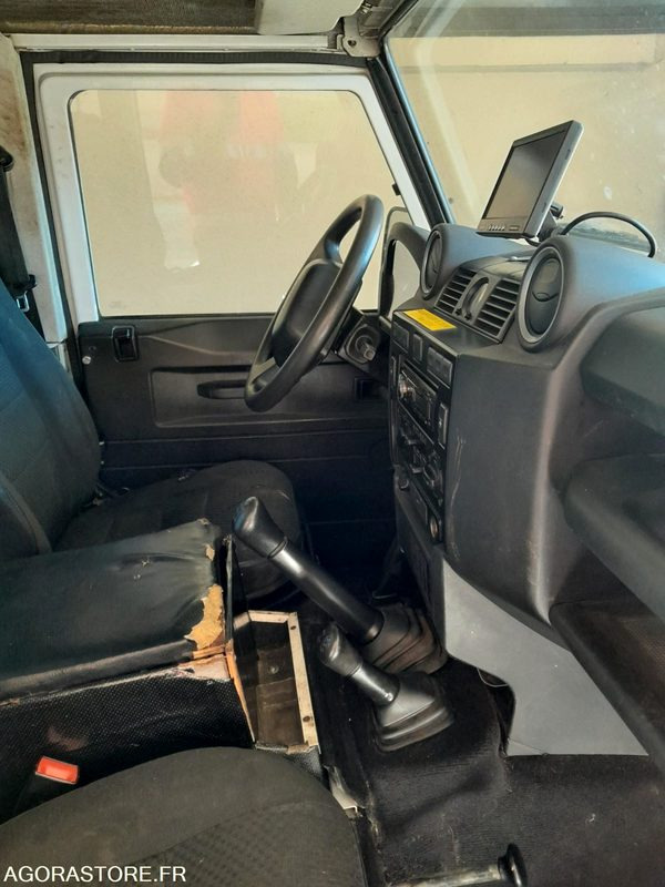 Camion hydrocureur LAND ROVER Defender - 2014 / 142 462 KM - Pikap: slika 4 Camion hydrocureur LAND ROVER Defender - 2014 / 142 462 KM - Pikap: slika 4