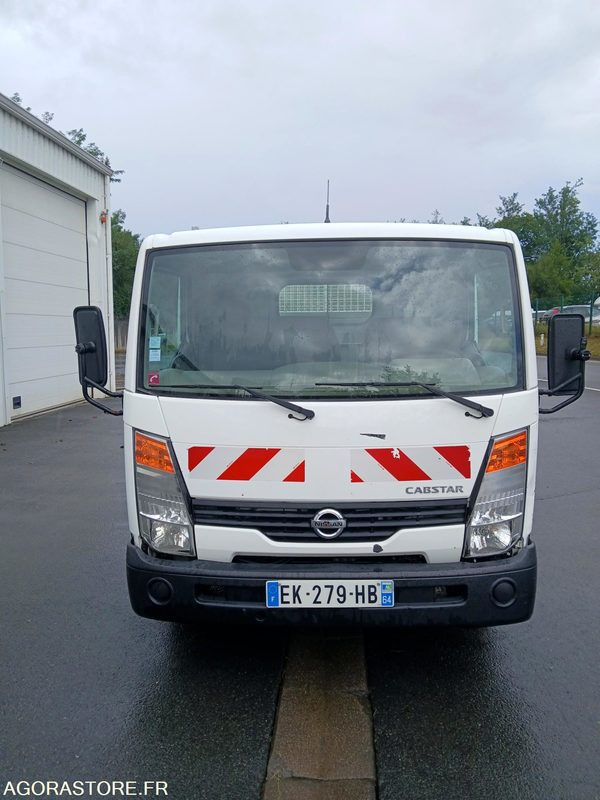Camion plateau Nissan - 2008 - 230.040 km - Dostavno vozilo kiper: slika 3 Camion plateau Nissan - 2008 - 230.040 km - Dostavno vozilo kiper: slika 3