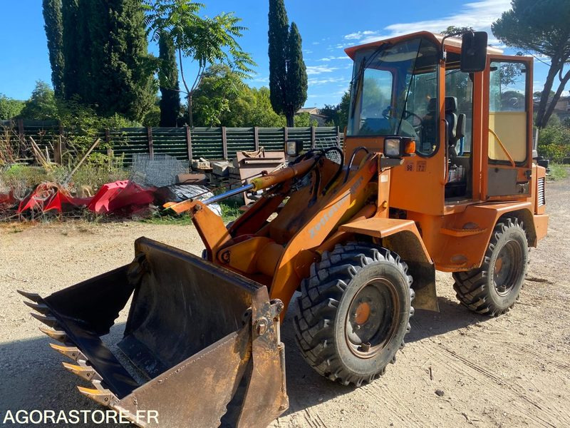 Chargeuse - Utovarivač: slika 1 Chargeuse - Utovarivač: slika 1