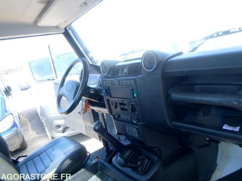 DEFENDER -Land Rover - 2011 - 131930km - 122ch - BON ETAT - SUV: slika 4 DEFENDER -Land Rover - 2011 - 131930km - 122ch - BON ETAT - SUV: slika 4