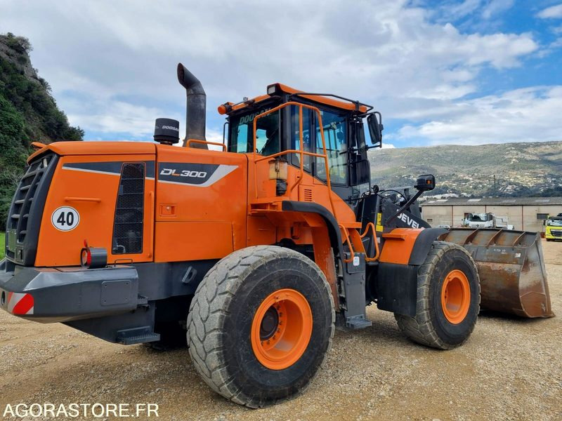 DOOSAN DL300 - 2020 - 5290 heures - BON ETAT - Utovarivač: slika 2 DOOSAN DL300 - 2020 - 5290 heures - BON ETAT - Utovarivač: slika 2