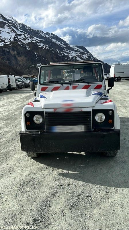 LAND ROVER DEFENDER Pick-up 2.4 Td4 4x4 122cv - Dostavno vozilo: slika 2 LAND ROVER DEFENDER Pick-up 2.4 Td4 4x4 122cv - Dostavno vozilo: slika 2
