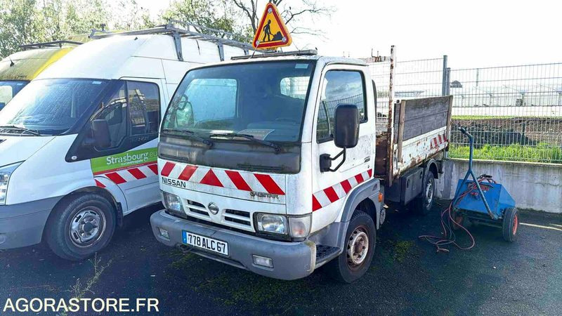 Nissan - Cabstar - 2004 - 49711KMS - 778ALC67 - Dostavno vozilo: slika 1 Nissan - Cabstar - 2004 - 49711KMS - 778ALC67 - Dostavno vozilo: slika 1