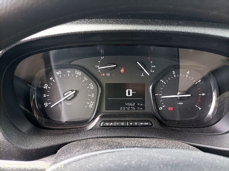 Minibus, Putnički kombi ET-667-JP - Roulant - CITROEN JUMPY SPACE TOURER - VP - 237 280 Kms: slika 11 Minibus, Putnički kombi ET-667-JP - Roulant - CITROEN JUMPY SPACE TOURER - VP - 237 280 Kms: slika 11