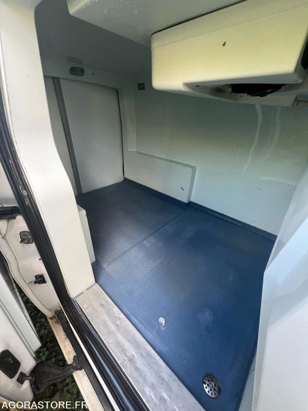 FIAT- SCUDO - 2016 - 230 000 KM - FRIGORIFIQUE MULTI TEMPERATURE - Dostavno vozilo hladnjača: slika 4 FIAT- SCUDO - 2016 - 230 000 KM - FRIGORIFIQUE MULTI TEMPERATURE - Dostavno vozilo hladnjača: slika 4