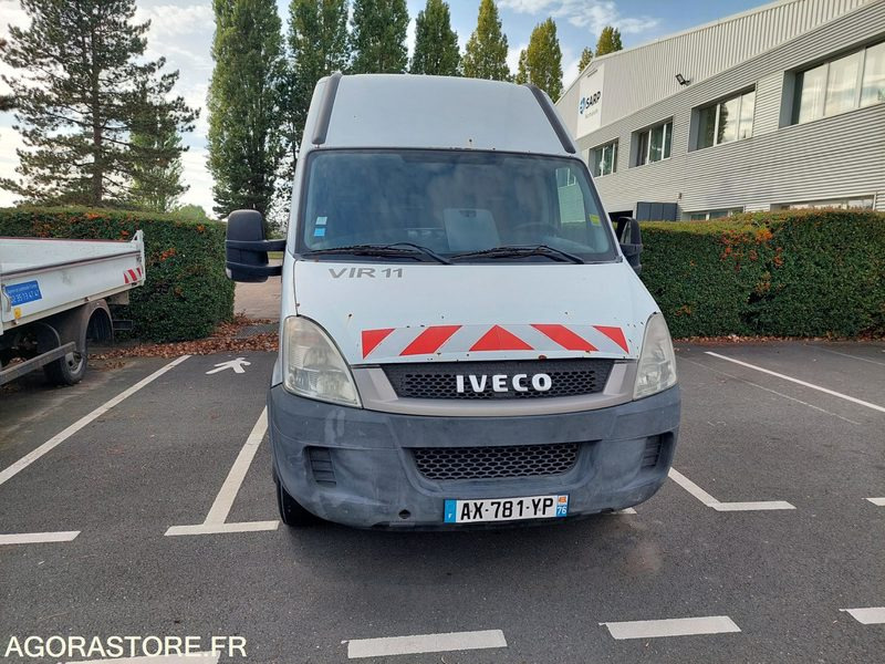 FOURGON IVECO AVEC GROUPE HP / AX781YP (VENTE EXPORT UNIQUEMENT) - Furgon: slika 2 FOURGON IVECO AVEC GROUPE HP / AX781YP (VENTE EXPORT UNIQUEMENT) - Furgon: slika 2