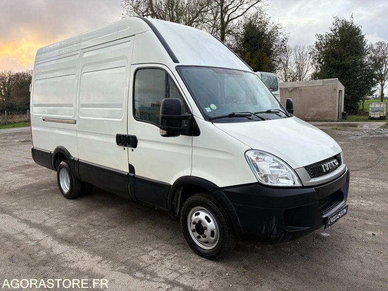 FOURGON IVECO DAILY 180 CV - 2011 - 195 600 KMS - Furgon: slika 1 FOURGON IVECO DAILY 180 CV - 2011 - 195 600 KMS - Furgon: slika 1