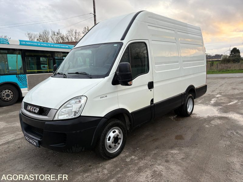 FOURGON IVECO DAILY 180 CV - 2011 - 195 600 KMS - Furgon: slika 2 FOURGON IVECO DAILY 180 CV - 2011 - 195 600 KMS - Furgon: slika 2