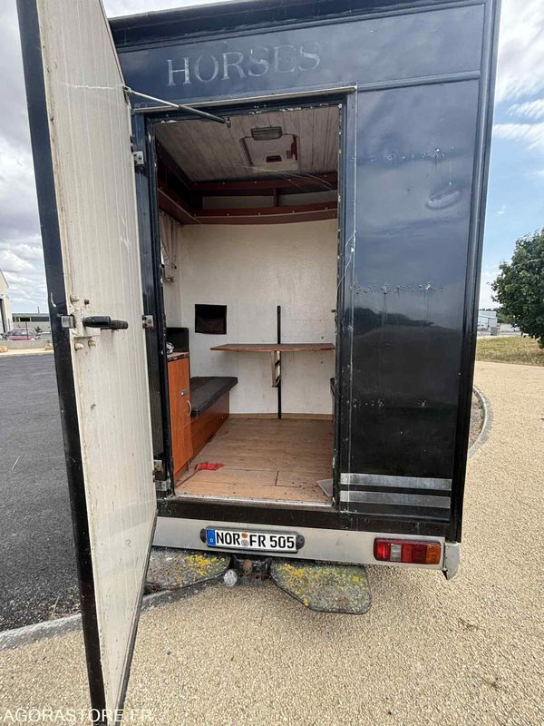 Fourgon FORD - Transport de 2 Chevaux - 2004 - 137 510 KM - Furgon: slika 4 Fourgon FORD - Transport de 2 Chevaux - 2004 - 137 510 KM - Furgon: slika 4