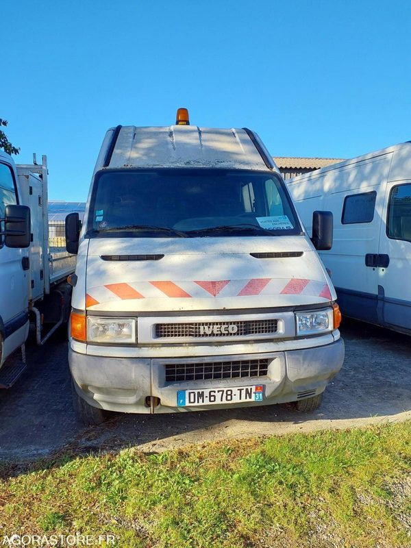 Fourgon IVECO DAILY - 2003 - 301454km - DM678TN - Furgon: slika 1 Fourgon IVECO DAILY - 2003 - 301454km - DM678TN - Furgon: slika 1